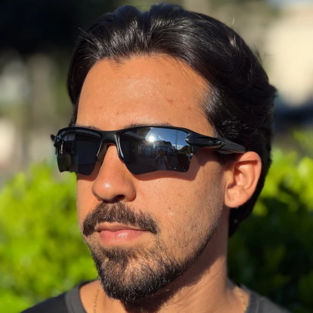 ÓCULOS DE SOL SEMI-ARO ESPORTIVO PRETO EDIÇÃO LIMITADA - visão lateral - Sevet Company