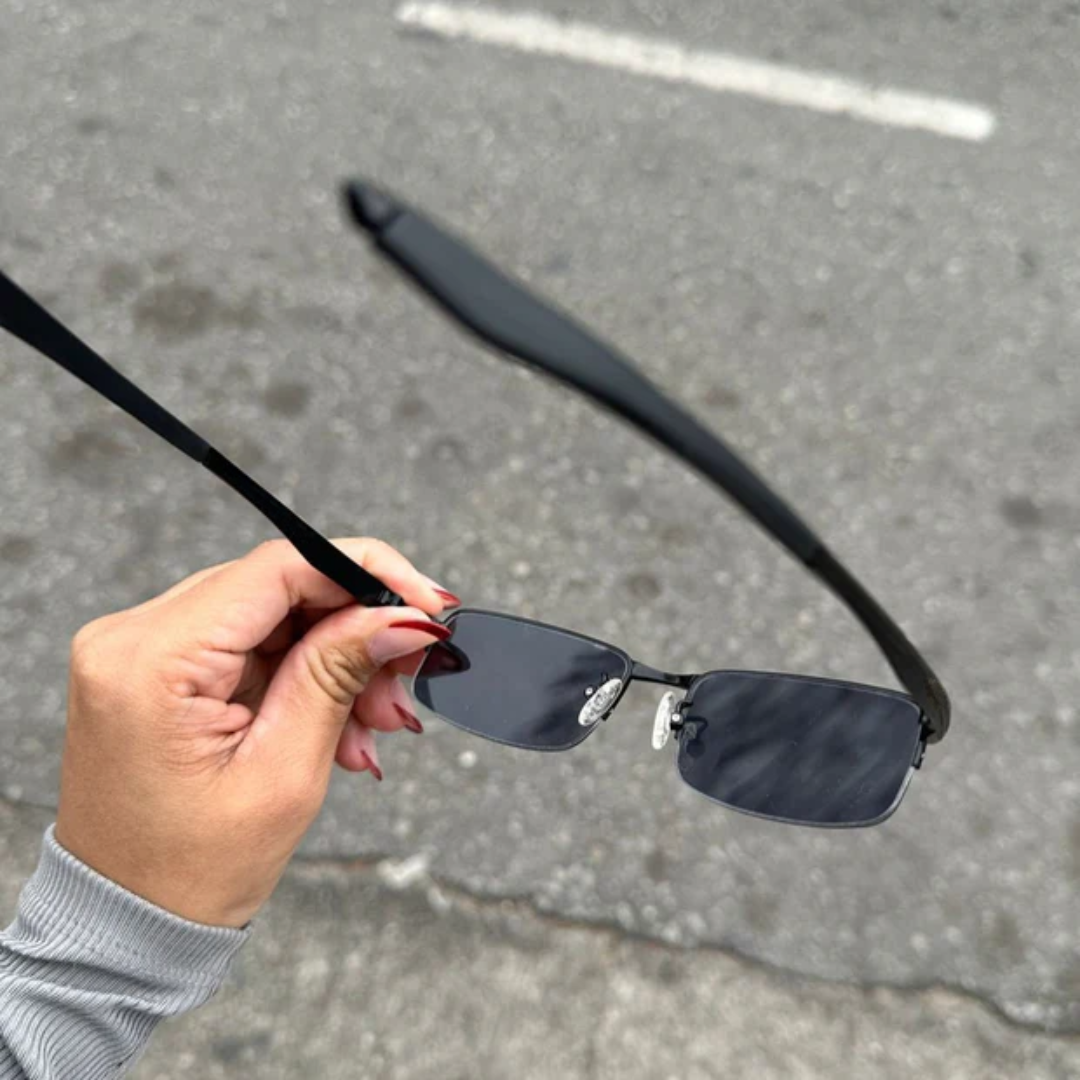 ÓCULOS DE SOL METAL RETANGULAR PRETO EDIÇÃO LIMITADA - sendo usado por modelo - Sevet Company