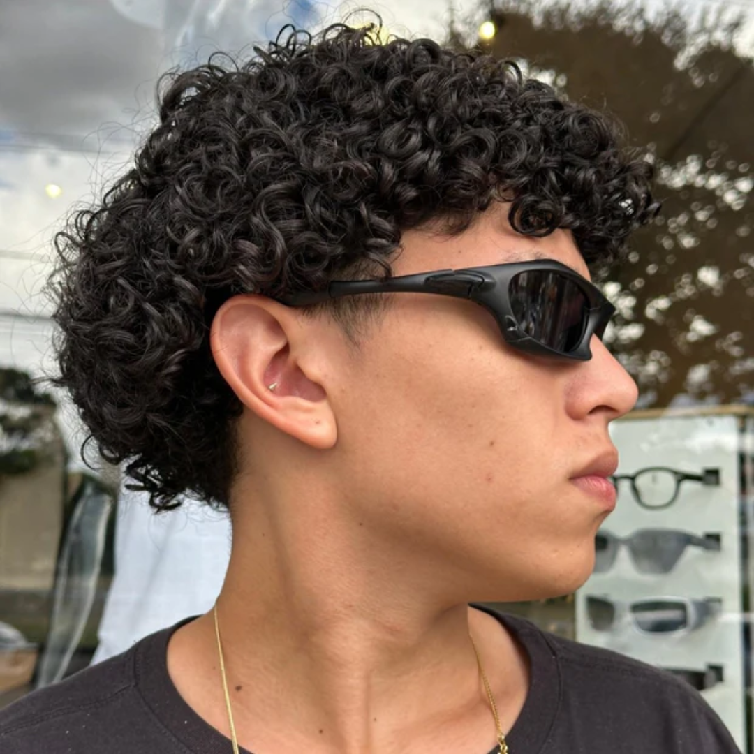 ÓCULOS DE SOL Sport Wrap PRETO - sendo usado por modelo - Sevet Company