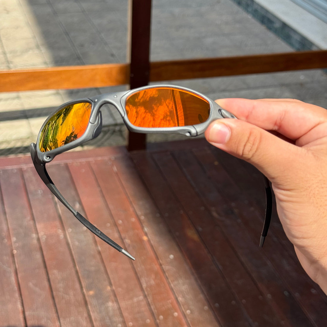 JULIET X METAL VERMELHO + ÓCULOS MISTERIOSO - Sevet Company