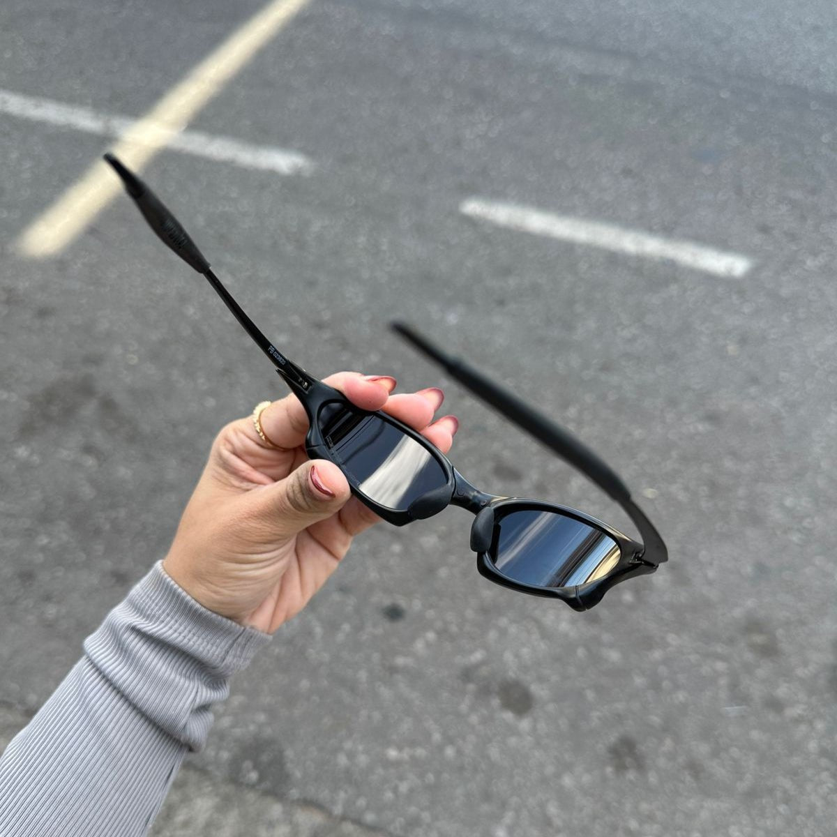 METAL OVAL CARBON - LIMITADO - sendo usado por modelo - Sevet Company