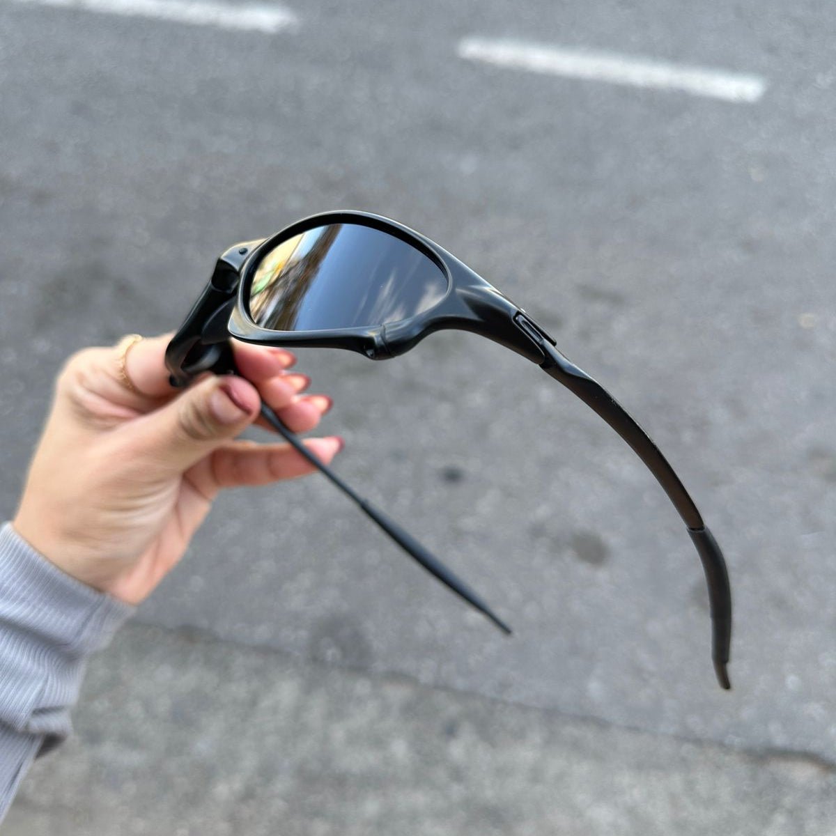 METAL OVAL CARBON - LIMITADO - sendo usado por modelo - Sevet Company