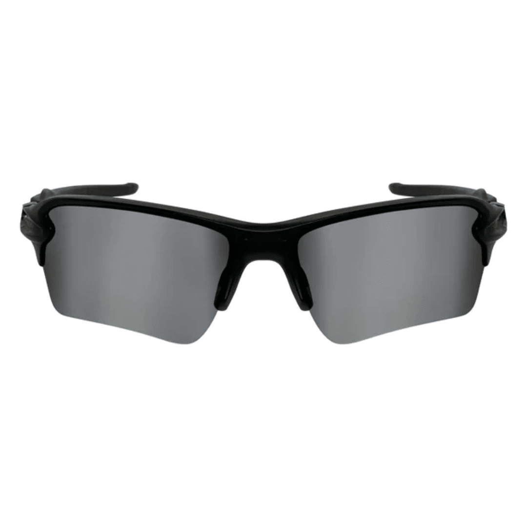 ÓCULOS DE SOL Semi-Aro Esportivo PRETO LENTE PRETO - sendo usado por modelo - Sevet Company