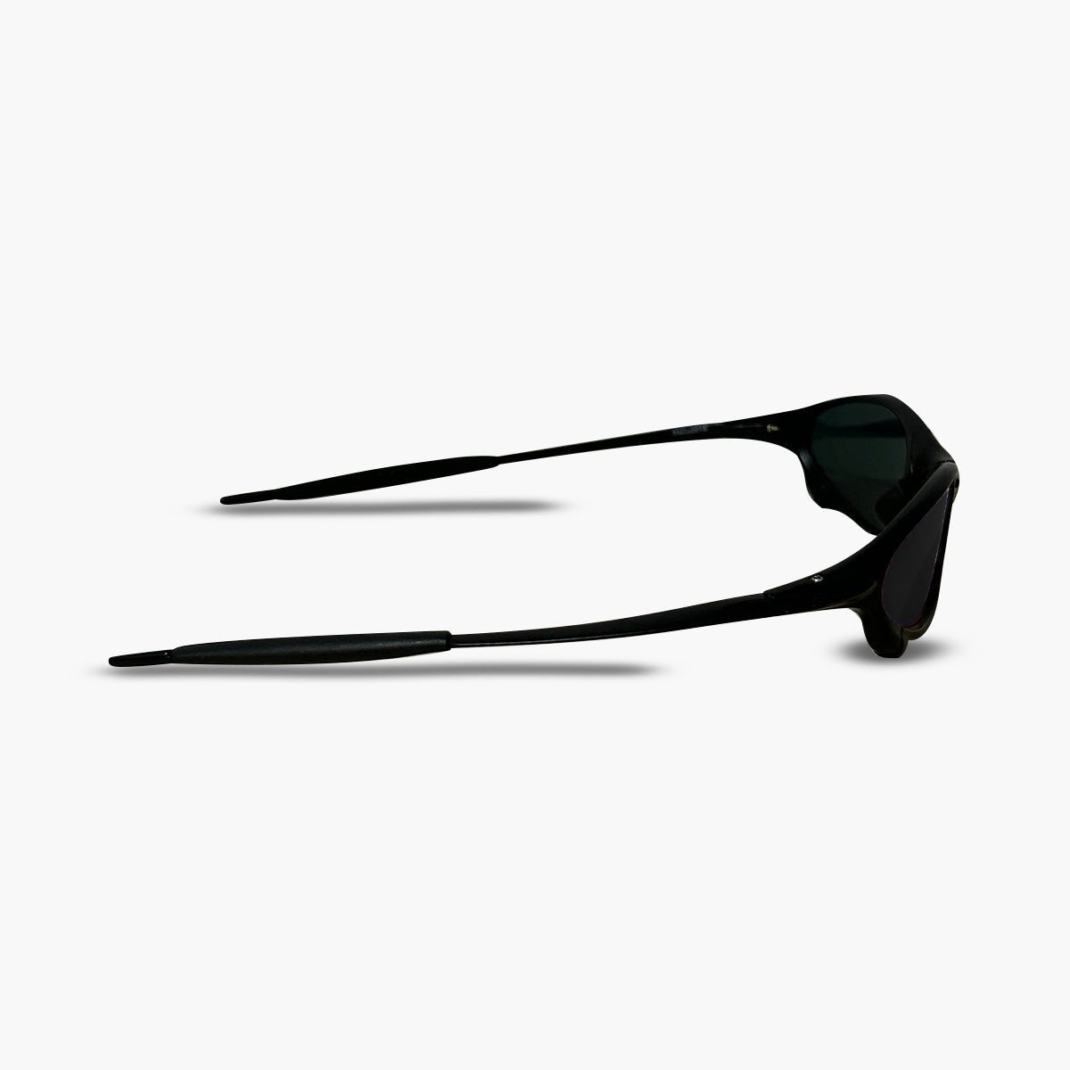 METAL OVAL CARBON - LIMITADO - sendo usado por modelo - Sevet Company