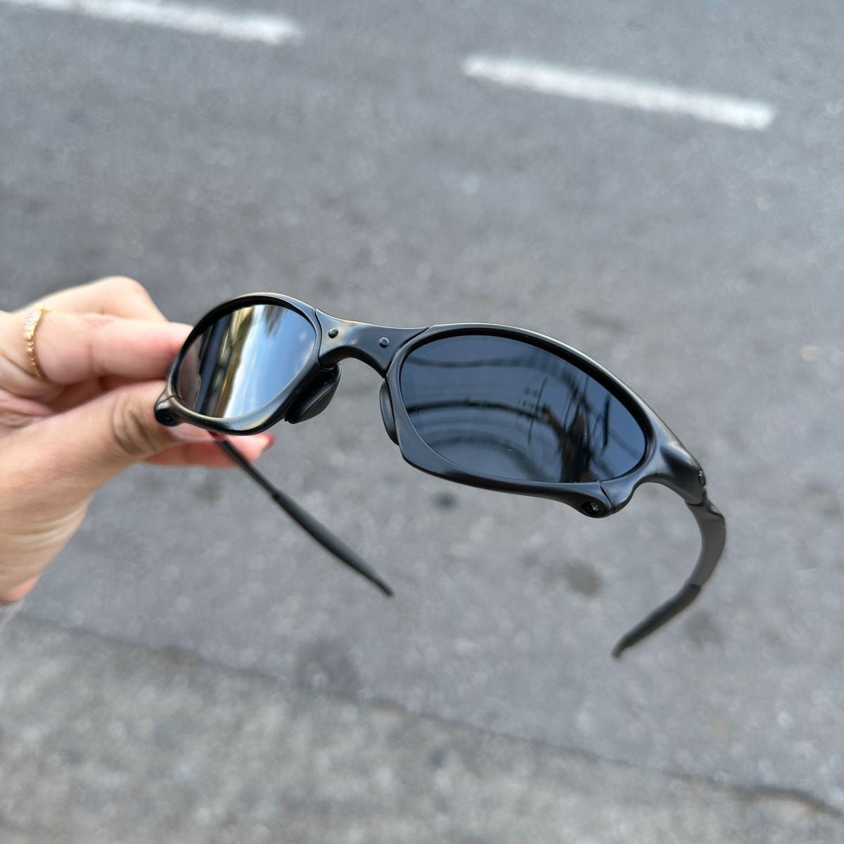METAL OVAL CARBON - LIMITADO - visão lateral - Sevet Company