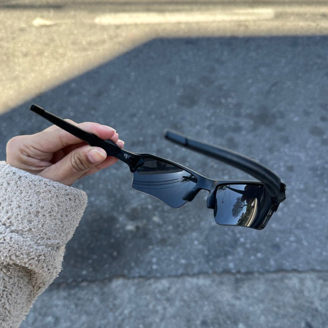 ÓCULOS DE SOL Flak 2.0 PRETO EDIÇÃO LIMITADA - sendo usado por modelo - Sevet Company