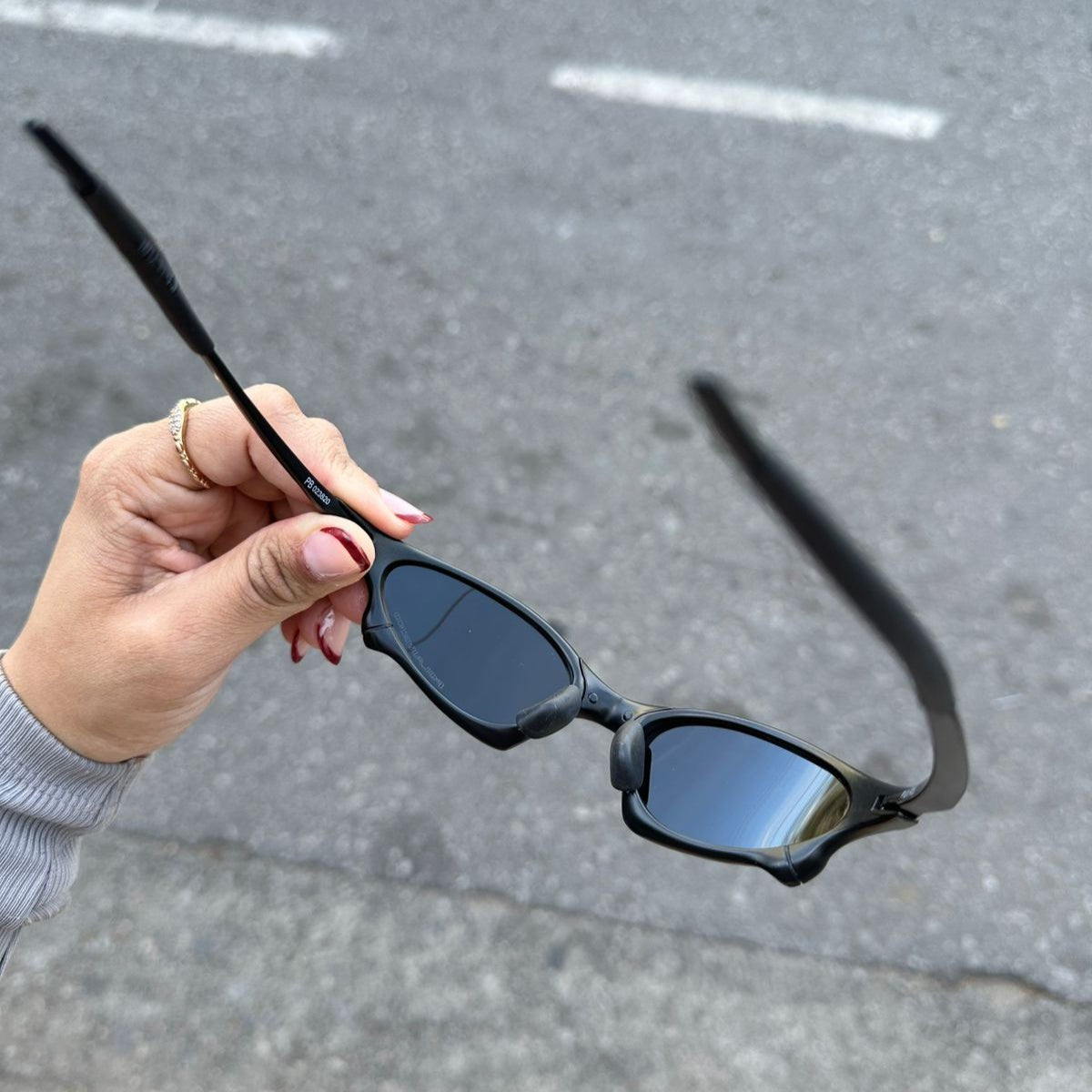 METAL OVAL CARBON - LIMITADO - sendo usado por modelo - Sevet Company