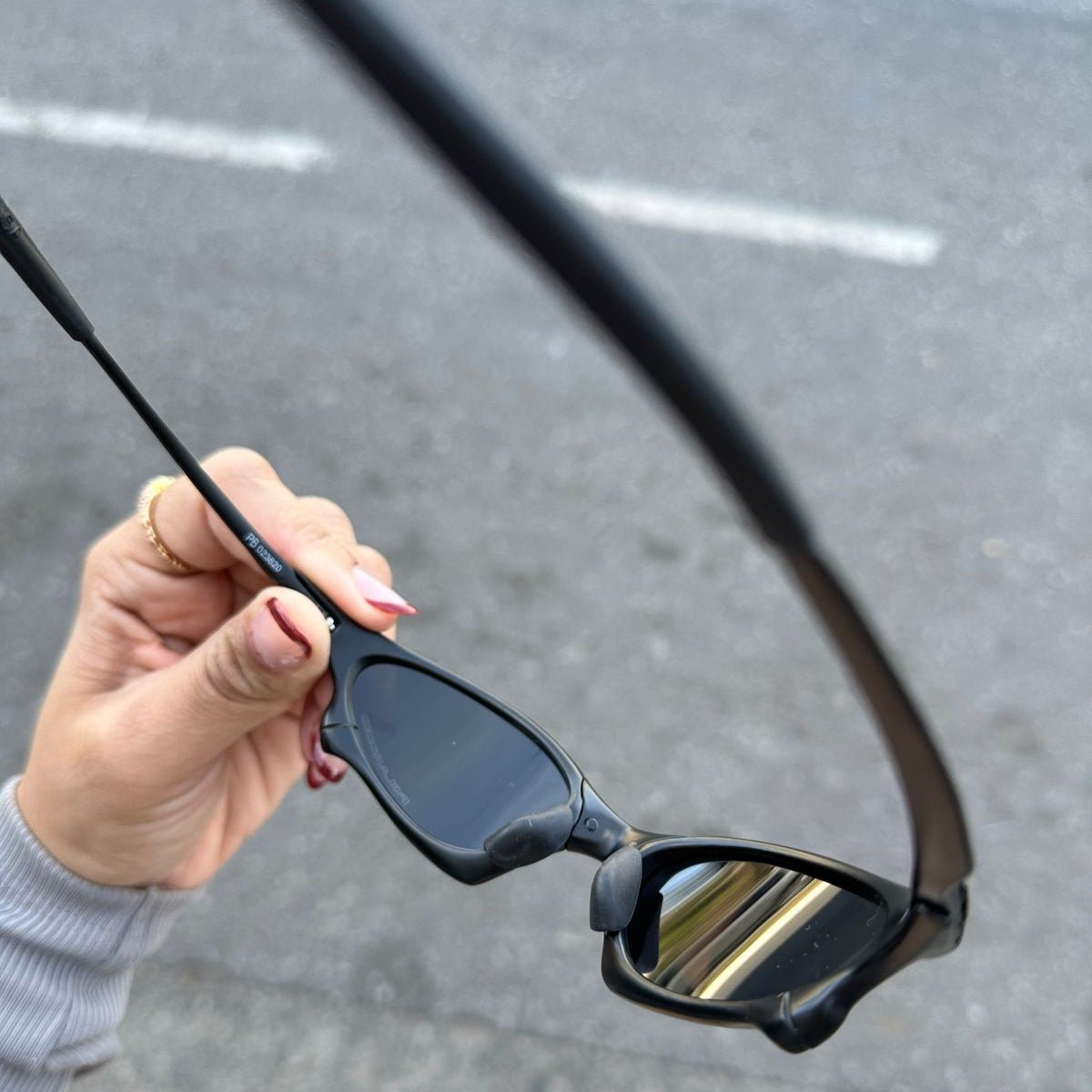 METAL OVAL CARBON - LIMITADO - sendo usado por modelo - Sevet Company