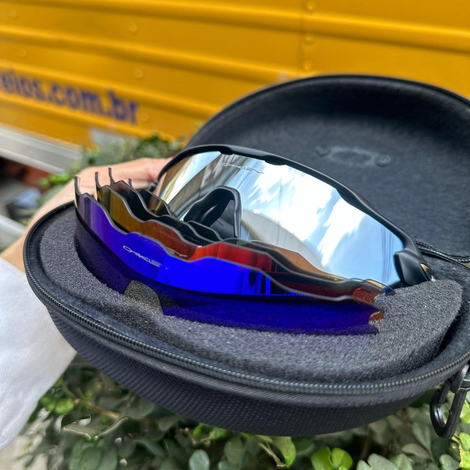 KIT ÓCULOS DE SOL RADAR EV PRETO COM 5 LENTES E CASE DE PROTEÇÃO