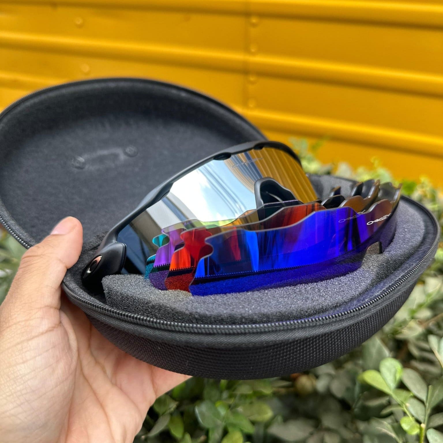 KIT ÓCULOS DE SOL RADAR EV PRETO COM 5 LENTES E CASE DE PROTEÇÃO