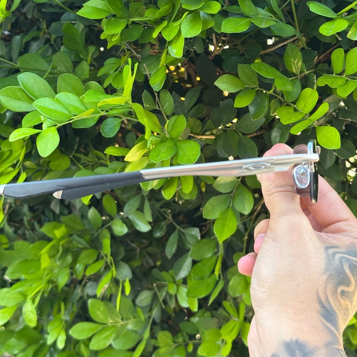 ÓCULOS DE SOL LUPA DO VILÃO PRATA