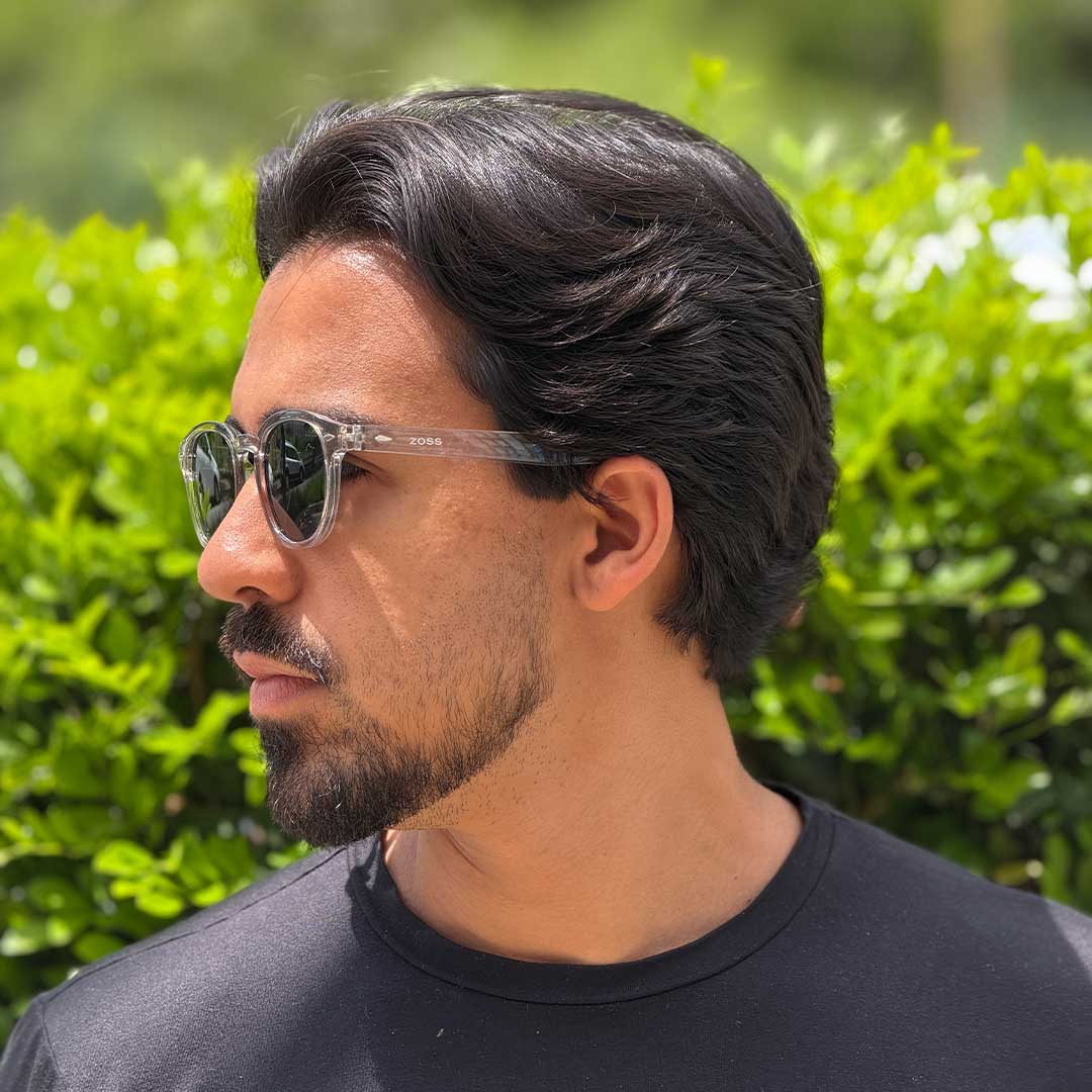 Óculos de Sol Produtos Zoss - sendo usado por modelo - Sevet Company
