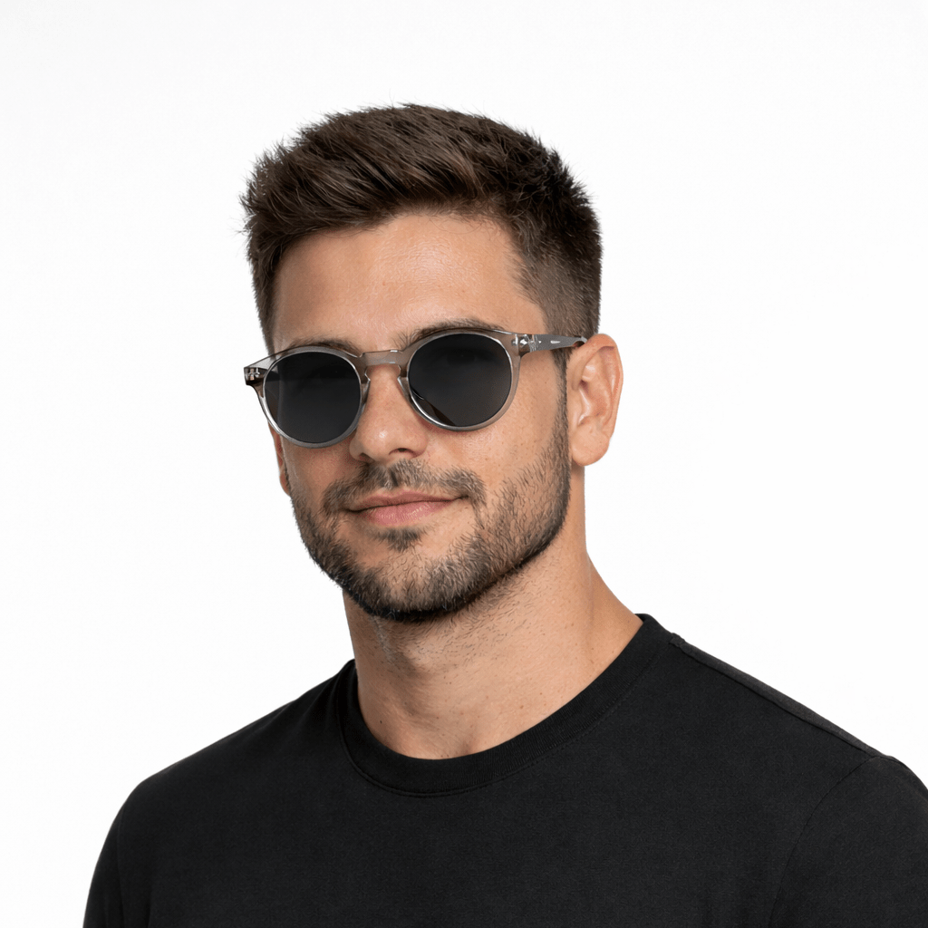 Óculos de Sol Produtos Zoss - sendo usado por modelo - Sevet Company