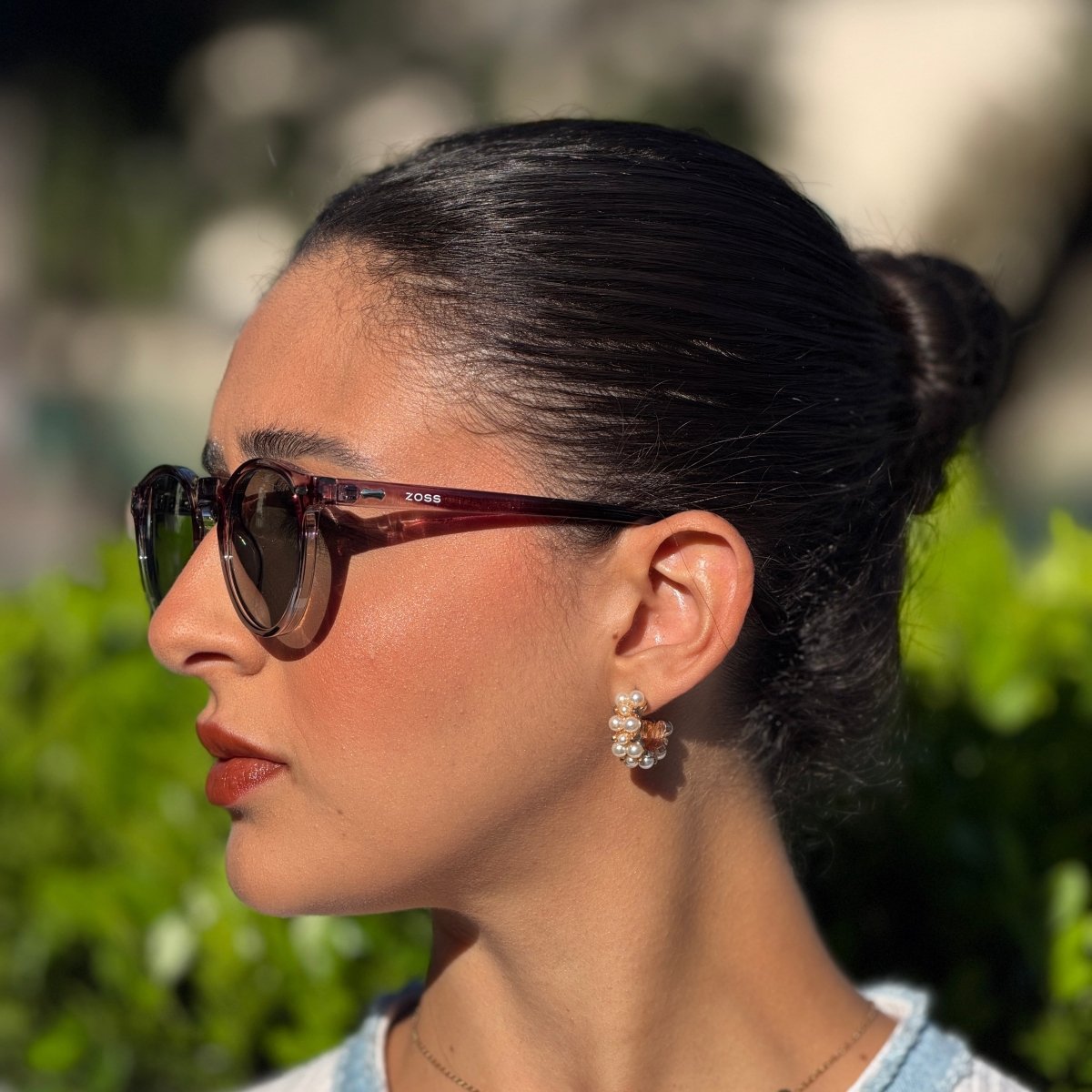 Óculos de Sol Produtos Zoss - sendo usado por modelo - Sevet Company
