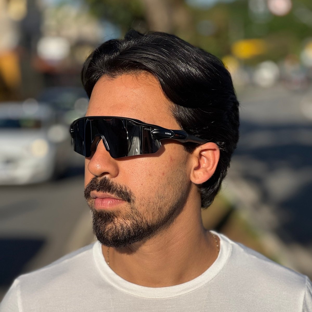 Óculos de Sol Produtos Zoss - sendo usado por modelo - Sevet Company