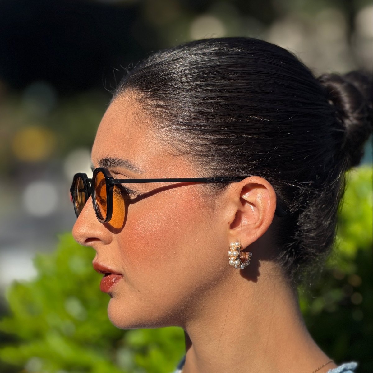 Óculos de Sol Produtos Zoss - sendo usado por modelo - Sevet Company
