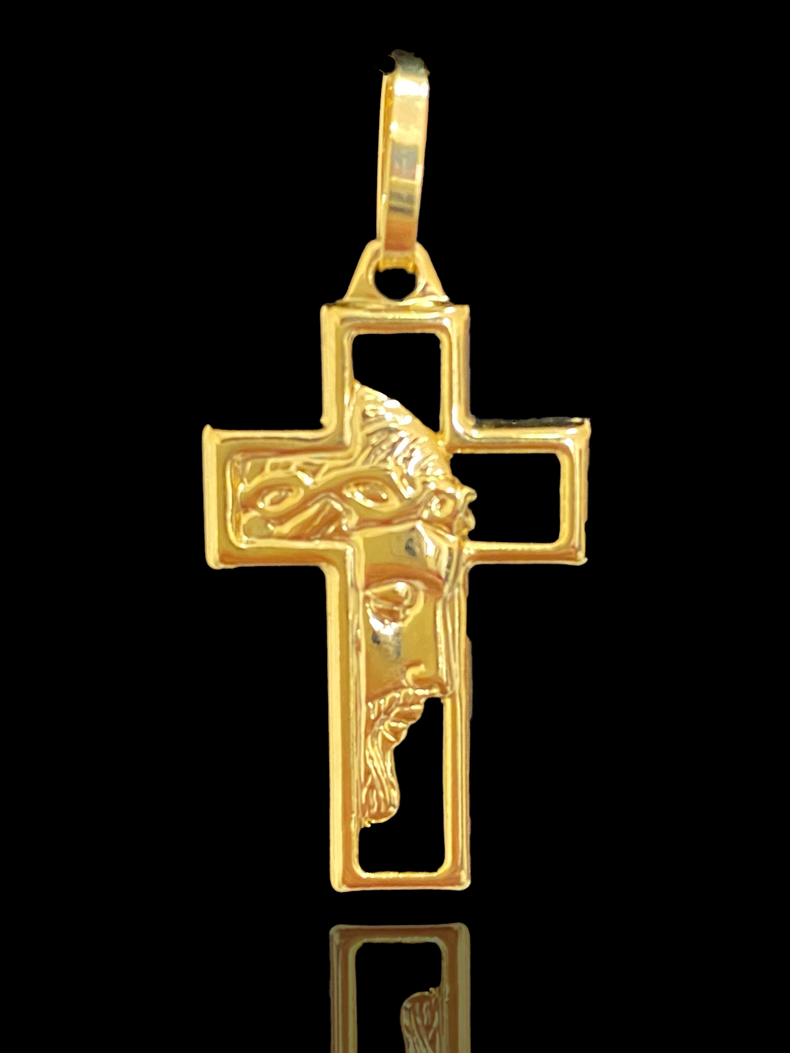 Pingente Banhado a Ouro 18k - Cruz Face Jesus - 1.2g/1,5x2,5cm (6209777238196)