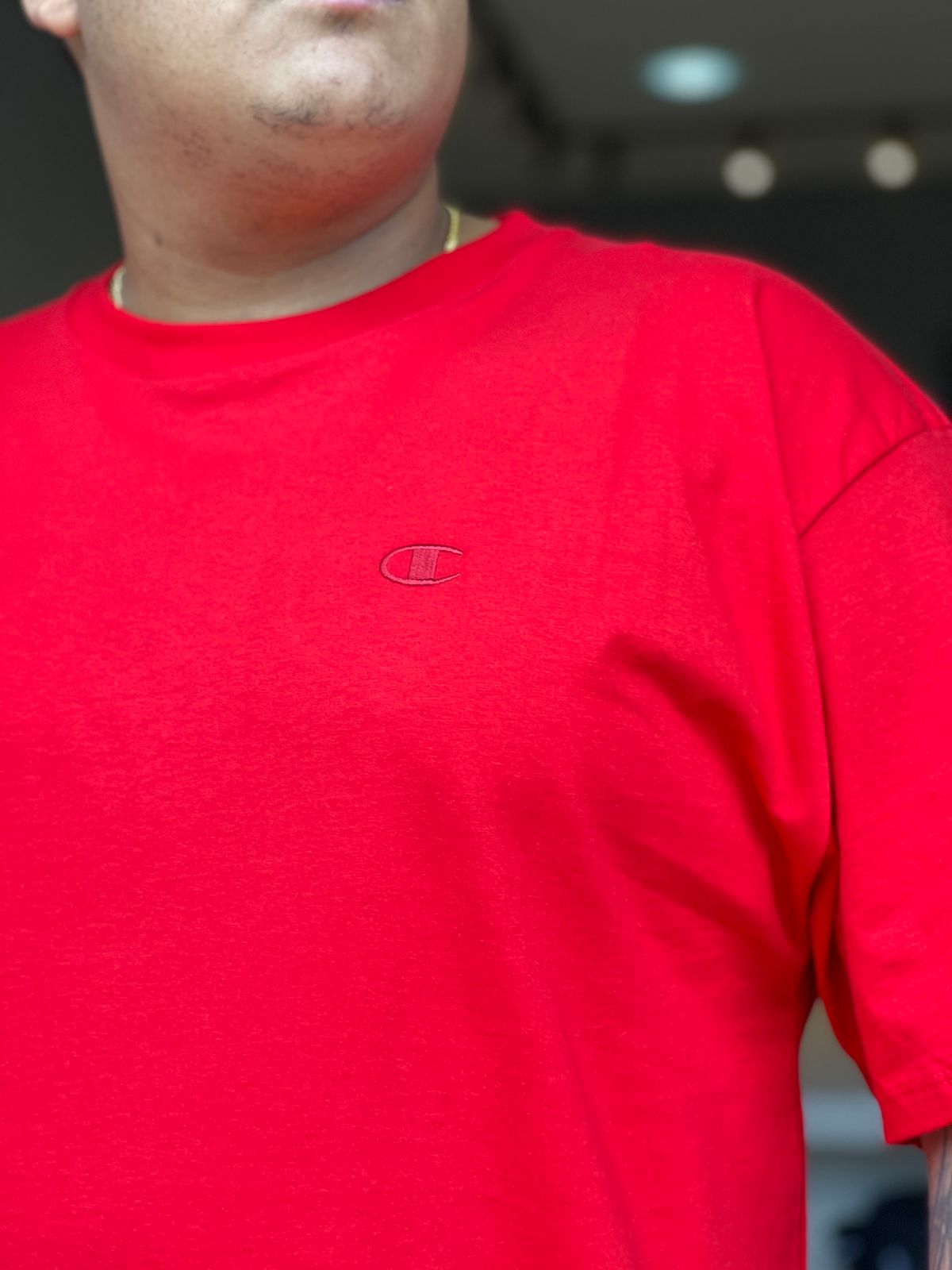 CAMISETA CHAMPION ATH BASIC C EMB LOGO TST R SCARLET (8100806754520)