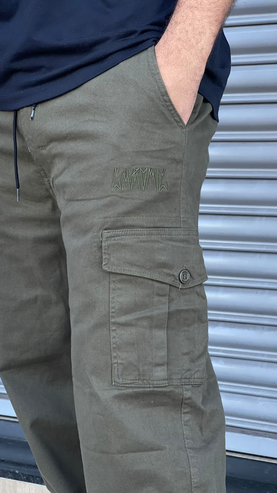 Calça Chronic Sarja Verde Bolso Cargo Bordado 001 - Sevet Company