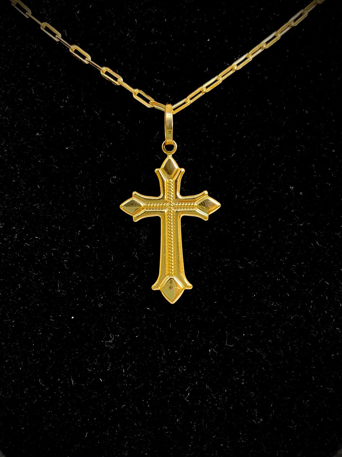 PINGENTE BANHADO A OURO 18K - CRUZ COM PONTA PONTILHADA - 1,7G/2X2,5CM - Sevet Company