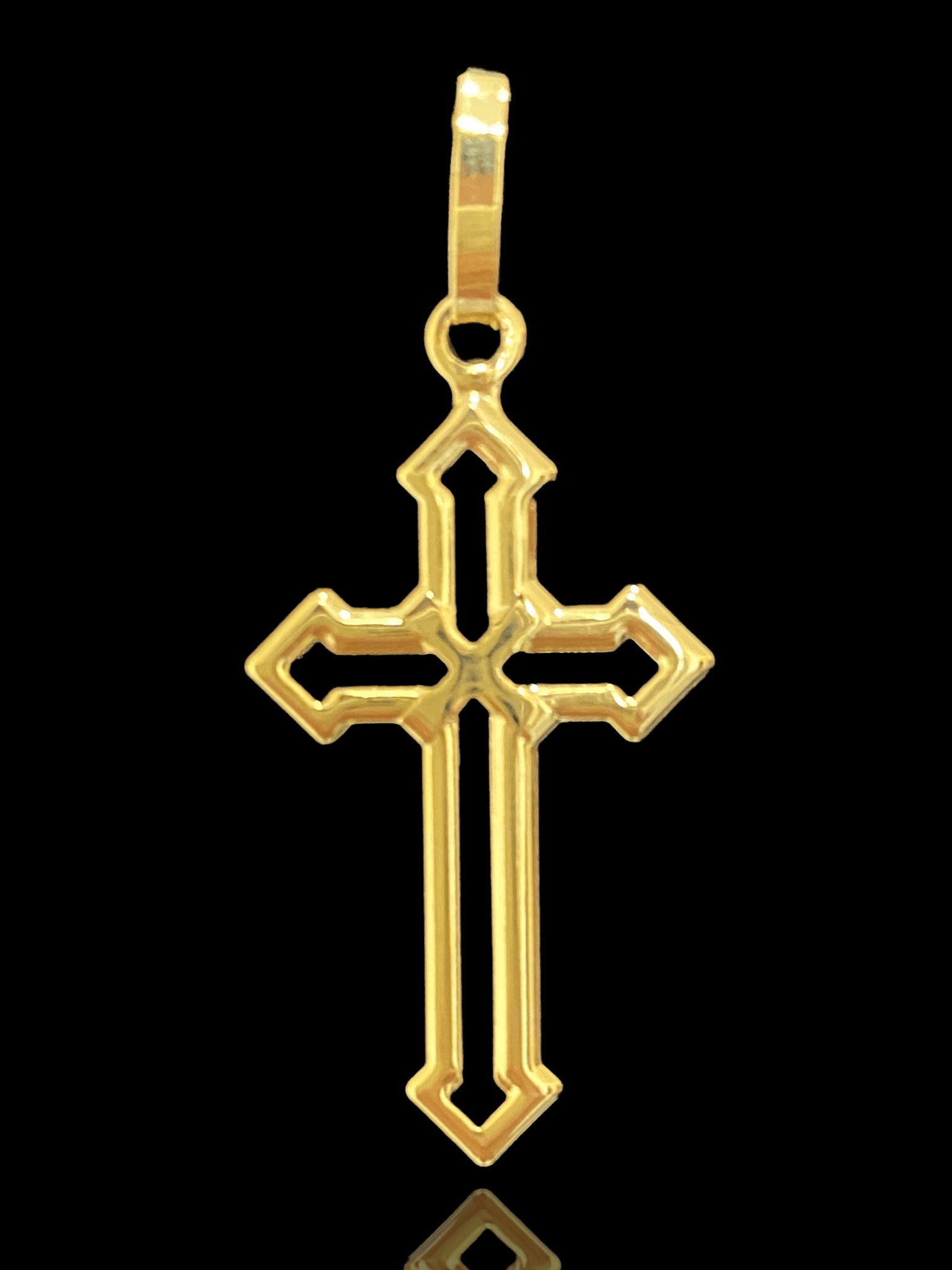 PINGENTE BANHADO A OURO 18K - CRUZ COM PONTAS VAZADA - 0,7G/2,5X1,5CM - Sevet Company