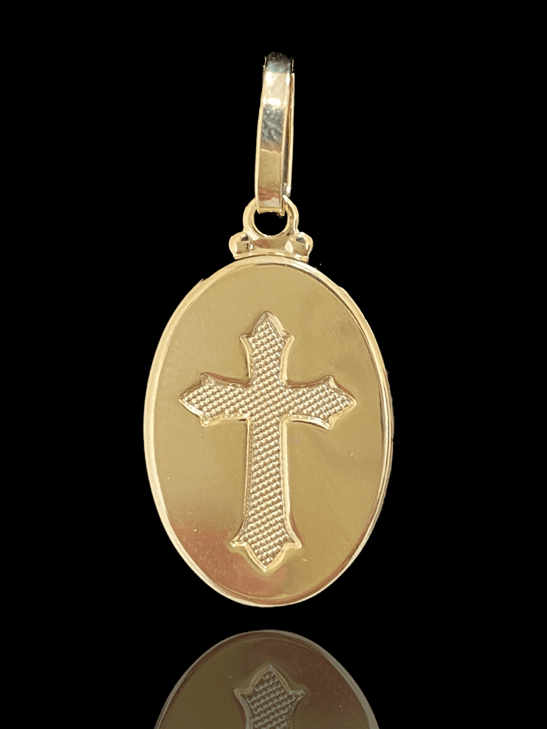 PINGENTE BANHADO A OURO 18K - OVAL CRUZ - 1,6G/1,5X2CM - Sevet Company